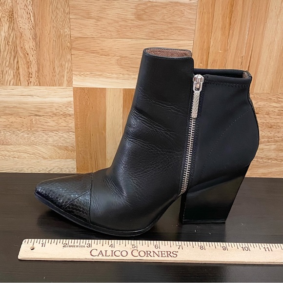 DONALD J PLINER “Volt2” Black Snakeskin Leather Ankle Boots Chunky Heels Size 9 - Picture 7 of 15